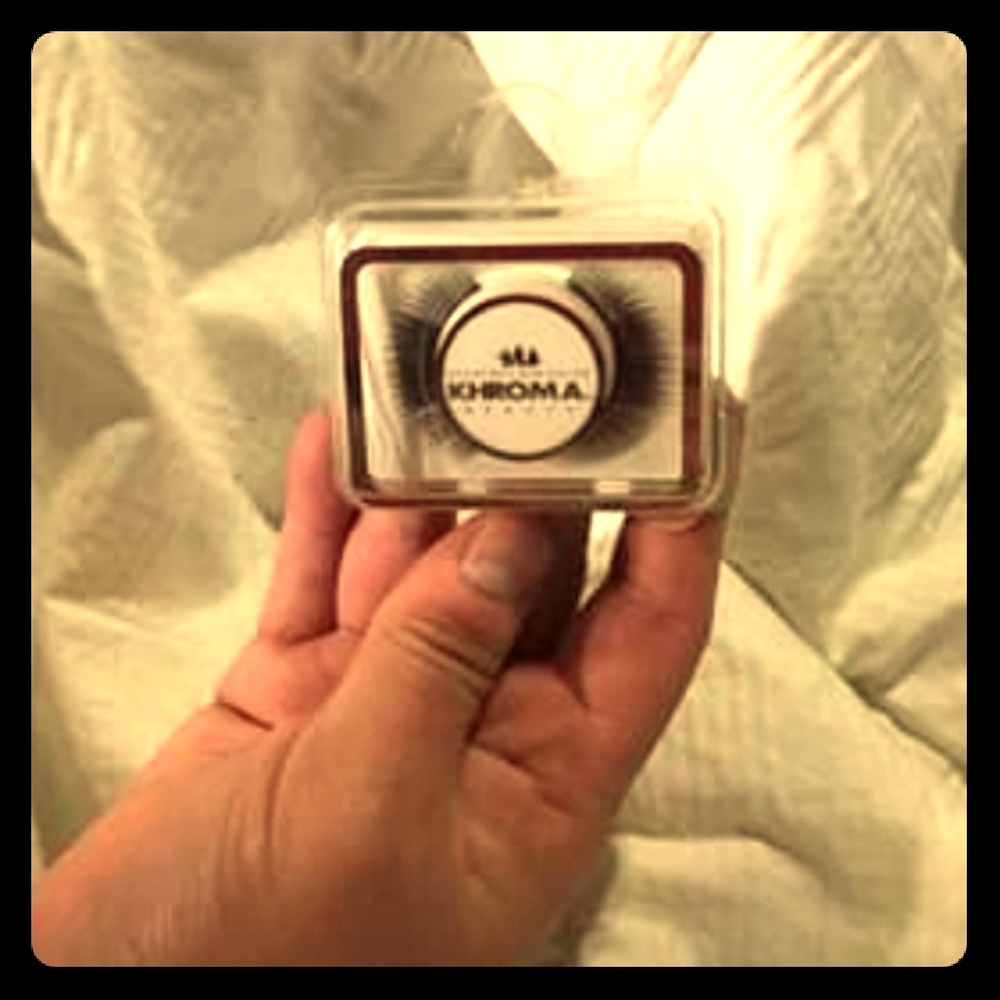 Kardashian eyelashes